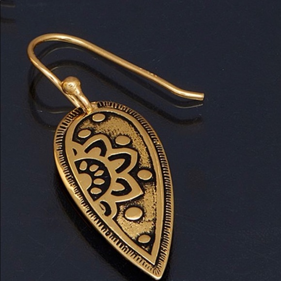 SALE ~ VERA AND CO 14-Karate Gold Sun Relief Earrings NWT - Picture 2 of 3